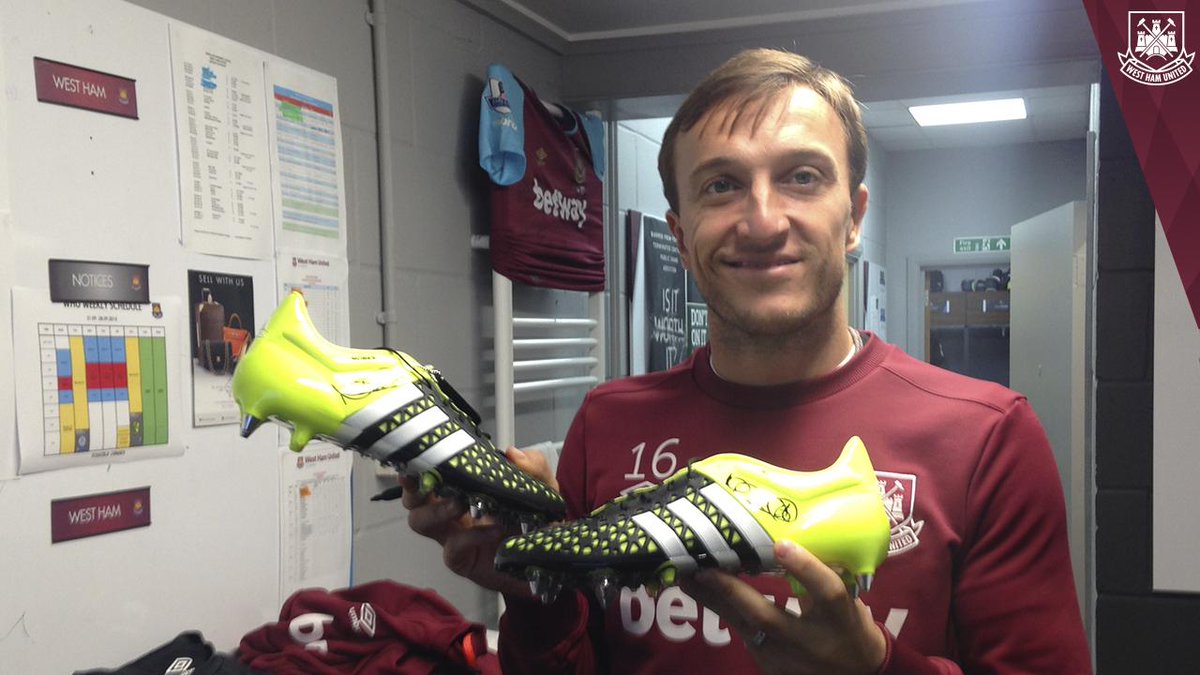 WestHam's tweet image. 500k! To enter, simply RT this Tweet and we will pick two winners at 12noon on Thursday! 3/3 #Hammers500k