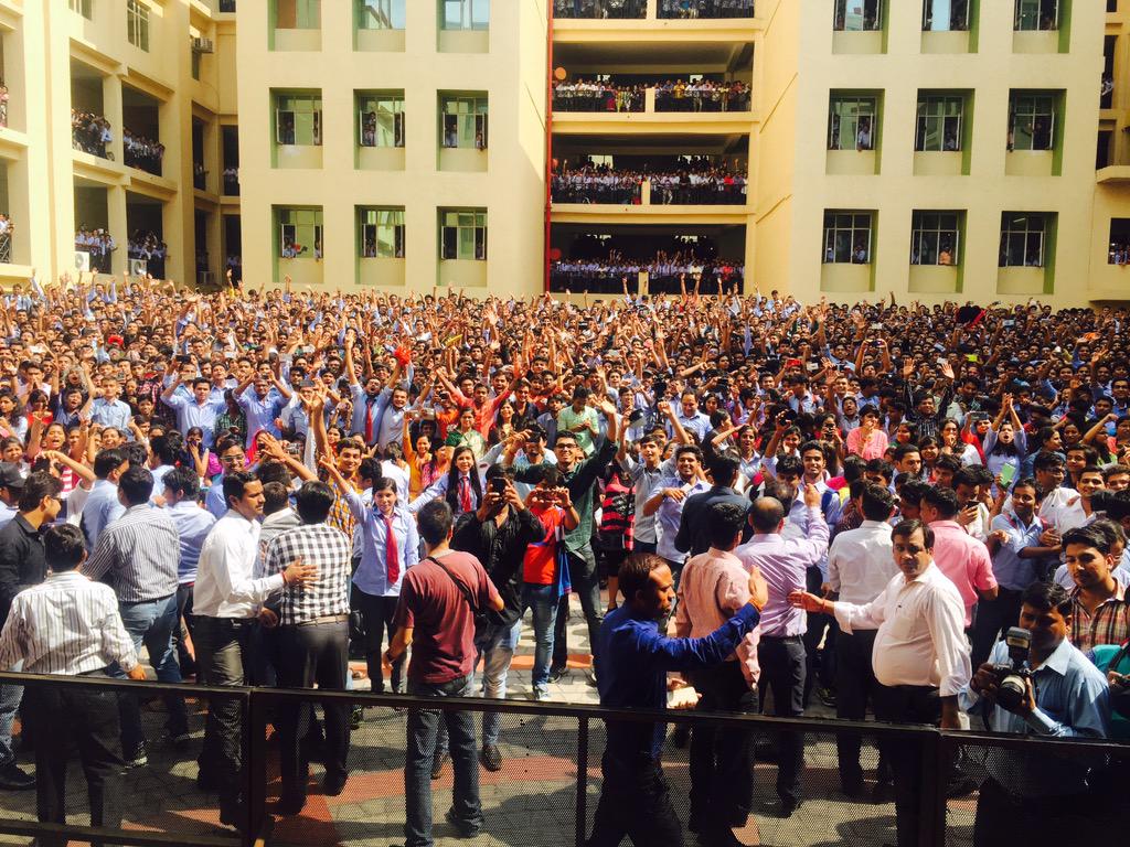 KapilSharmaK9's tweet photo. so much love n support for #kkpk at GL Bajaj college noida .. Love u all :) http://t.co/WOHjE84aSS