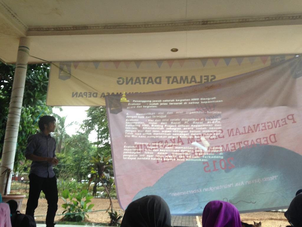 HMDGeoUI's tweet photo. Sekarang kak Yusuf sedang mempresentasikan EPT-nya👌 @yusuf_abd http://t.co/kLtPhqJDLj