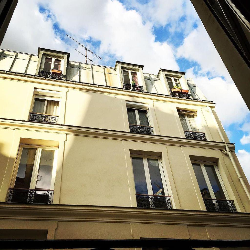 qkatie's tweet photo. The first day of fall in Paris bodes well for the rest of the season. #viewfrommyflat #par… http://t.co/Ppu4P7Drfd http://t.co/QVTIOvebOz