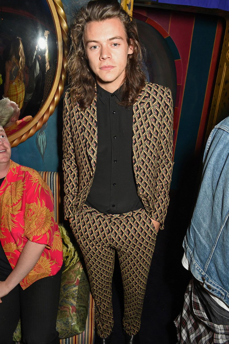 MissVogueUK's tweet photo. Ahead of today's #MFW show, take a look at the guys and girls who love the new-look Gucci http://t.co/t2pkhmdfc1 ❤️ http://t.co/LpuOxD0OmK