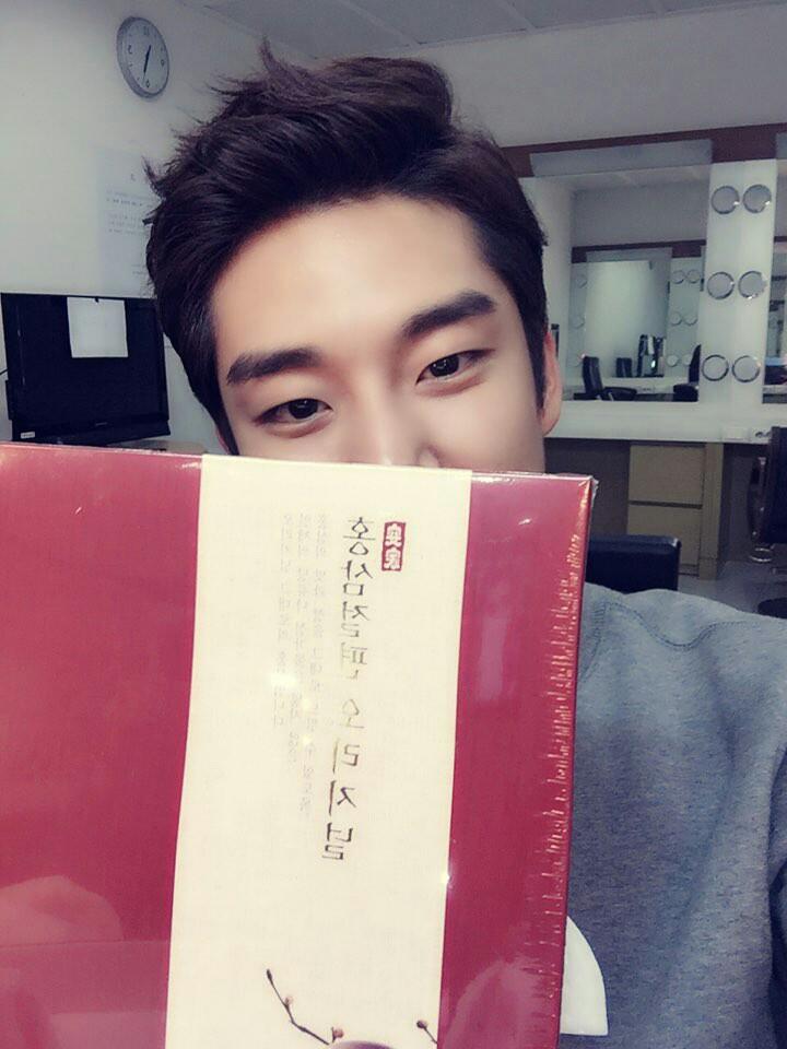 Choi W.M Official on Twitter: "[#원명] 추석 선물을 받았습니다!! 안재모 선배님이 주신 추석 선물