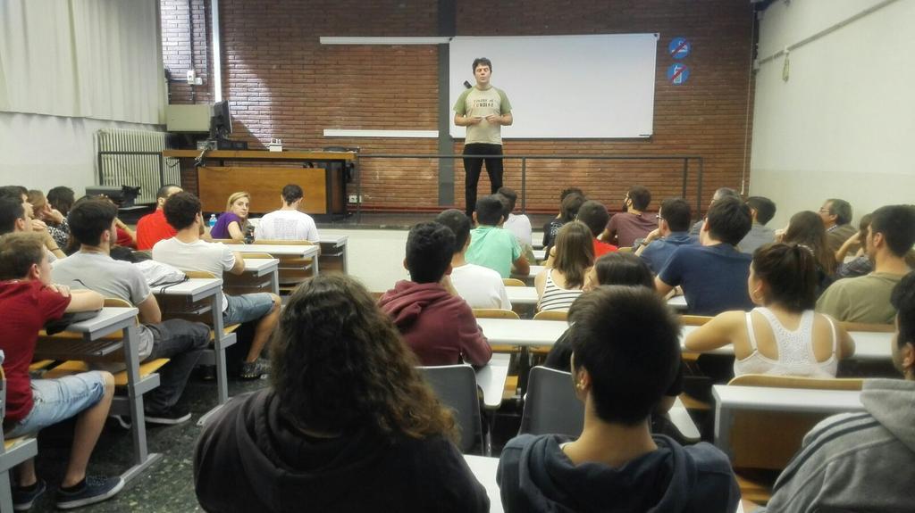 SEPCdiagonal's tweet photo. Comença la xerrada de la mà de JM Busqueta. Les claus per entendre el capitalisme i quines alternatives hi han. http://t.co/az3qrtWVMf