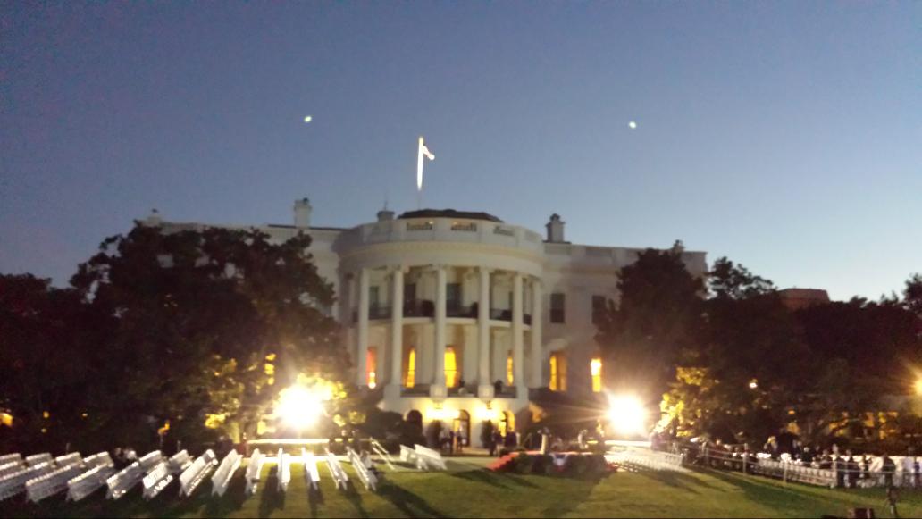 ShurtleffSteve's tweet image. The sun stating to come up over the White House. As we wait the arrival of Pope Francis.
