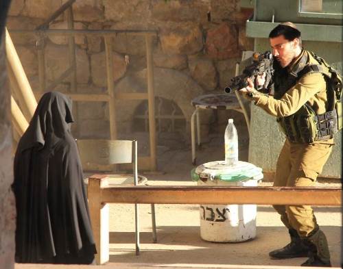 Tweet_Palestine's tweet image. @IDFSpokesperson said #hadeelHashlamon was killed for attacking soldiers with a knife pics video proved they lie