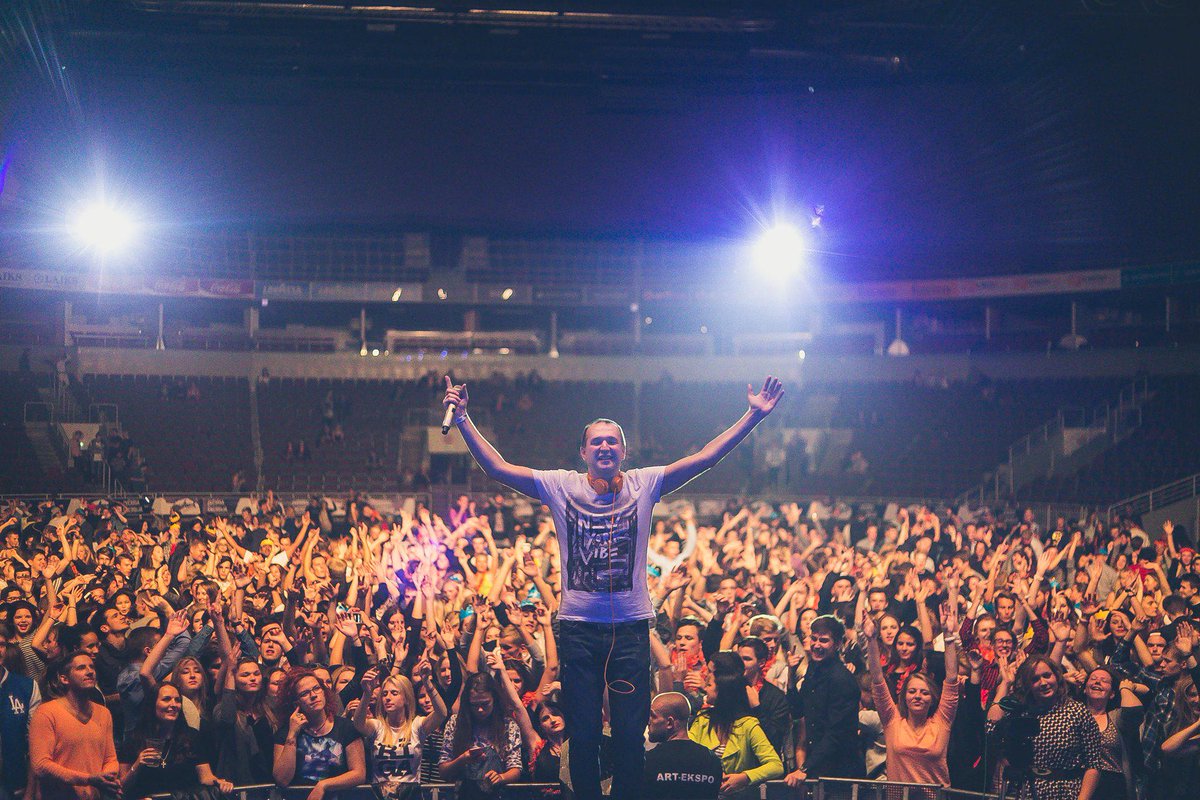 R_Lejasmeijers's tweet image. Bildes no Studentu @Paradize: facebook.com/roberts.lejasm… un draugiem.lv/robertslejasme… PALDIES par gada spēcīgāko ballīti!