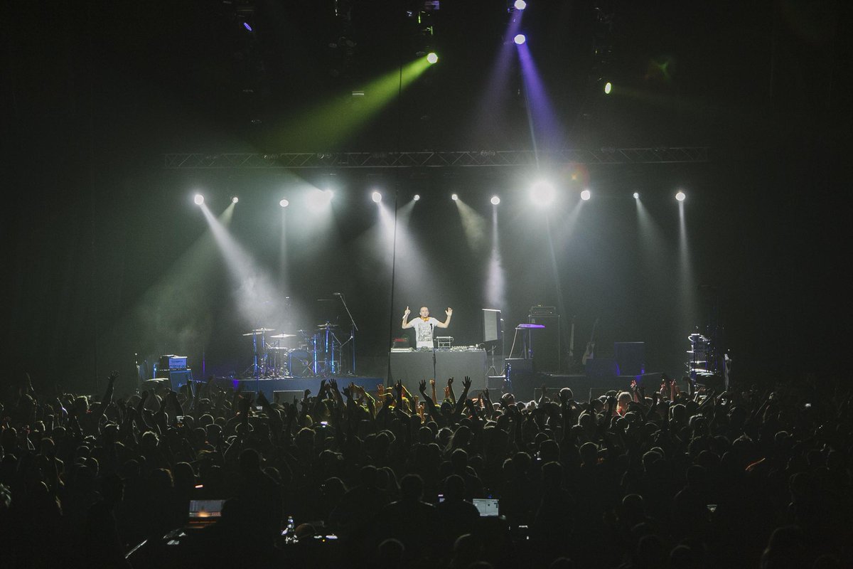 R_Lejasmeijers's tweet image. Bildes no Studentu @Paradize: facebook.com/roberts.lejasm… un draugiem.lv/robertslejasme… PALDIES par gada spēcīgāko ballīti!