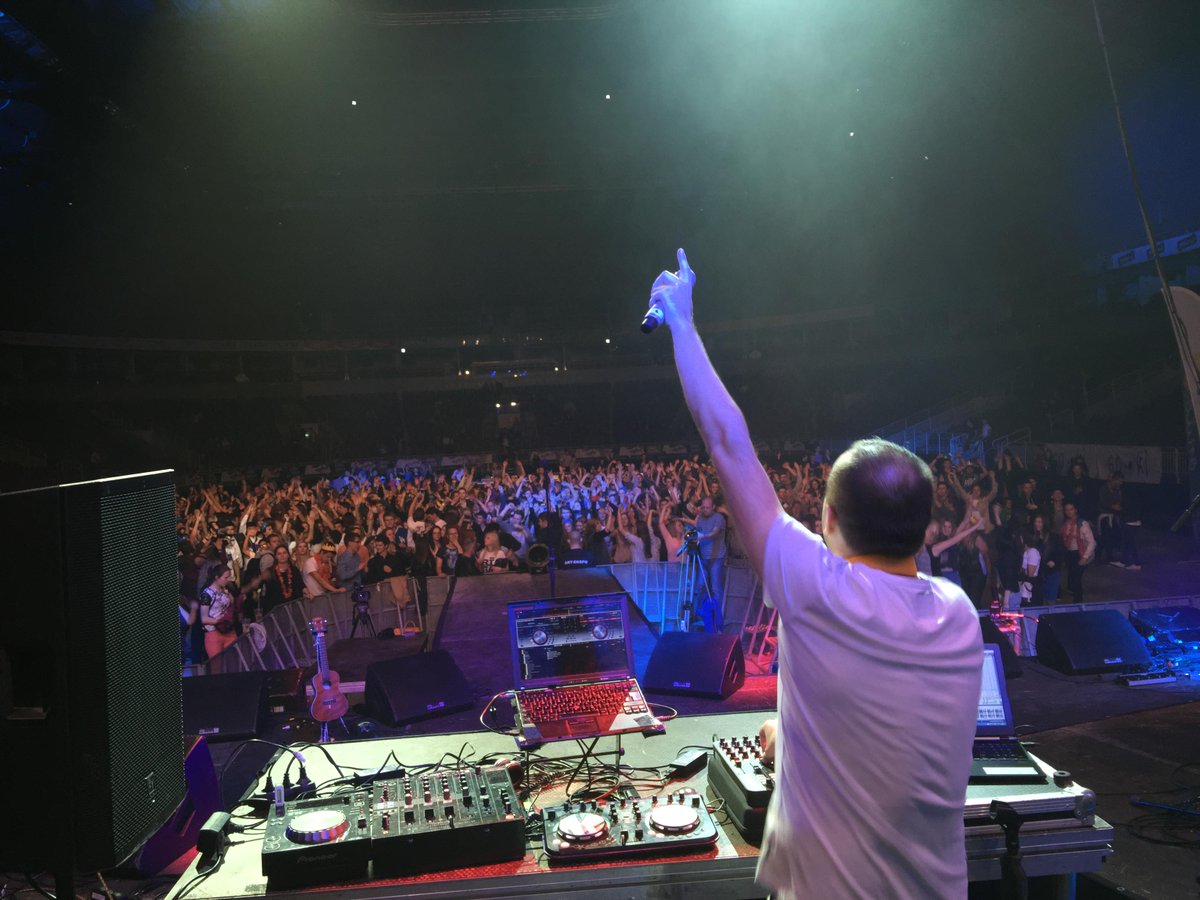 R_Lejasmeijers's tweet image. Bildes no Studentu @Paradize: facebook.com/roberts.lejasm… un draugiem.lv/robertslejasme… PALDIES par gada spēcīgāko ballīti!