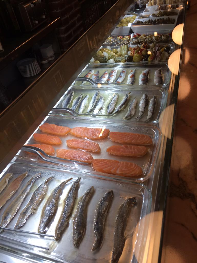 TavernaCarlitos's tweet photo. Vamos de vermut??vamos a la @TavernaCarlitos #vermut #Merce15 #Barcelona #Gracia http://t.co/cYGyf49Du2
