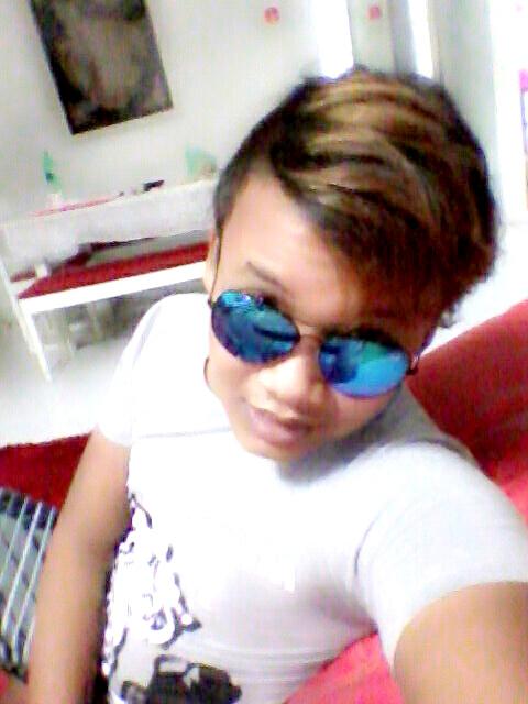 ira_TEMBAMM's tweet photo. Dh xdak style rambut kod  😒 ... 
Sebelom , selepas http://t.co/1CaOqhFeox