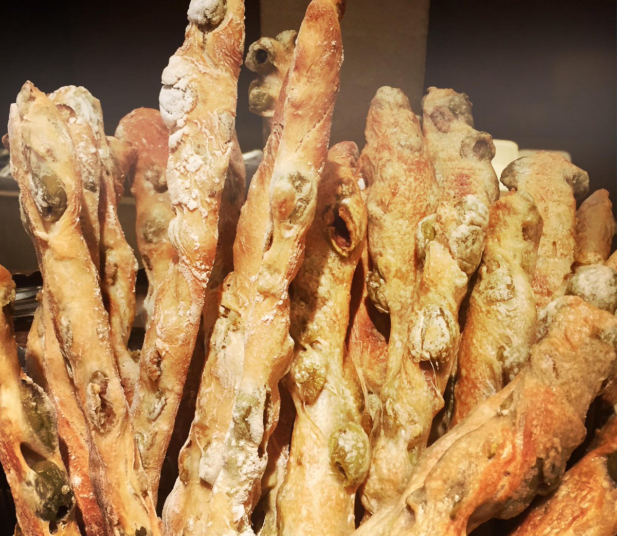 Princi_London's tweet photo. Sfilatino Olives Bread is a perfect snack generously filled with the choicest Italian green olives. #spiritodimilano http://t.co/VxK2xAUoCC