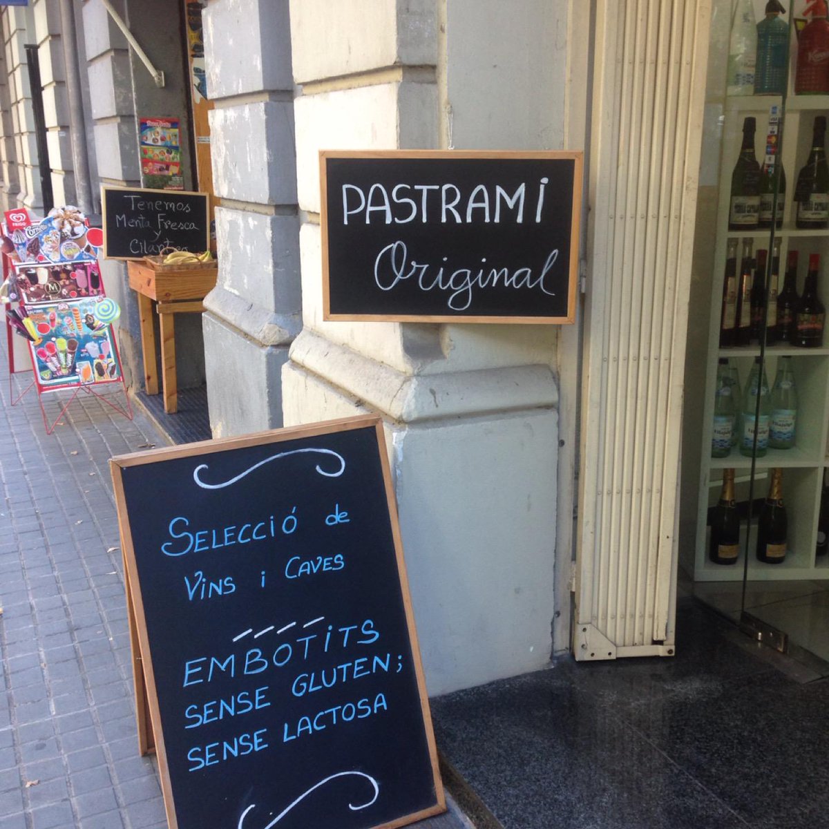 PastramiBcn's tweet photo. "Visitando mi xarcuteria favorita #Pastram..." Foursquare Tip @ Torrús Xarcuteria i Queviures http://t.co/ICmgTow5vX http://t.co/dFUTvA6Qcs