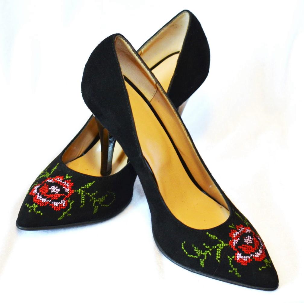 RomanianLabel's tweet photo. New on site>>http://t.co/RHsFvfA20B
#folkinspiration #floralembroidery #shoes http://t.co/aden4YAcct