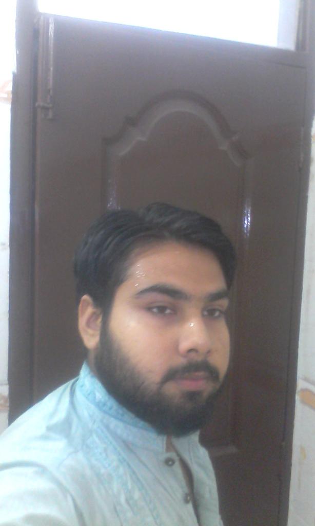 Ather099's tweet photo. Hello guys I'm look like a Virat Kohli plz comment with yes or no OK. http://t.co/L5MVbIZGNS