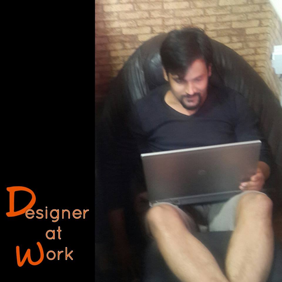 easy_tooler's tweet photo. Dealing with #MidWeekCrisis @easy_tooler! Meet our happy designer using his creative ink @RohitSh68380752 #Tooler http://t.co/zyujEtFC7I