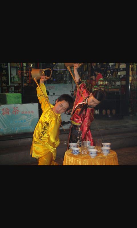 @ArianaGrande ME WAITING FOR THE TEA TO BE DRANK