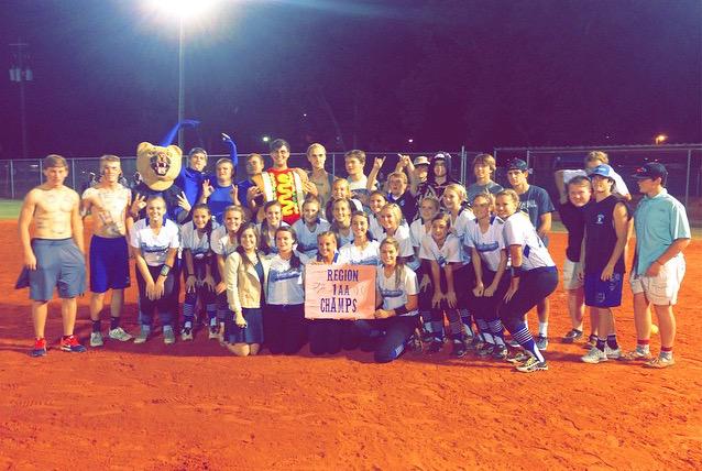 madisondawn_'s tweet photo. Region champs ๐. #studentsectionisback http://t.co/H68tm1Moxv