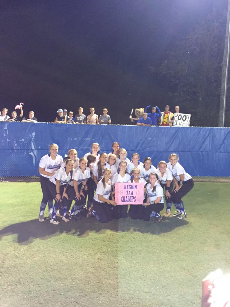 madisondawn_'s tweet photo. Region champs ๐. #studentsectionisback http://t.co/H68tm1Moxv