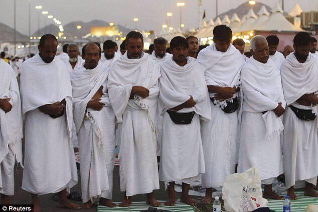 DelviTheBoss's tweet photo. "@MuslimsMatters: Black, white, brown, rich or poor. We are equal in Islam. #Hajj2015 http://t.co/cz2JTDFuZk" Beautiful ♡