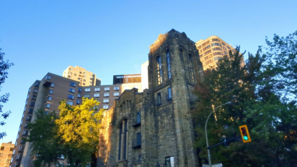 gmbutts's tweet photo. Terrific start to the day in my favourite city. #RunMontreal #mcgill http://t.co/GZZ4XPOnZc