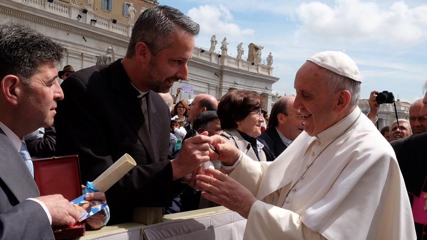 The hottest item on the collectibles market these days? A Pope Francis autograph on.mktw.net/1Mmhy0S