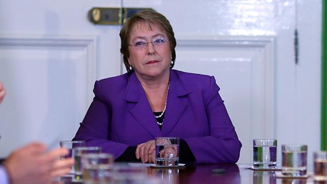 Cooperativa's tweet image. Presidenta Bachelet: "No veo ninguna razón para renunciar, ni quiero renunciar" bit.ly/1OuojRv