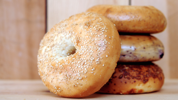 EatThisNotThat's tweet photo. 5 things that happen to your body when you give up carbs: http://t.co/K3XNc6MM8H http://t.co/VZdBDXrd6F