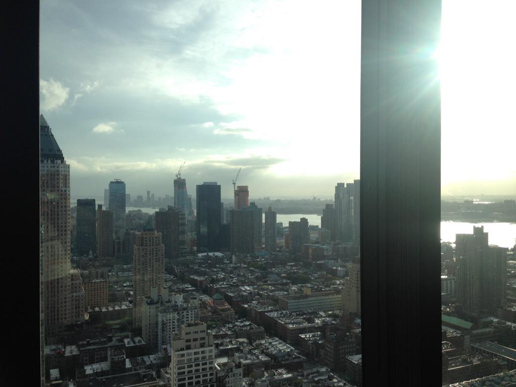 chantel_king's tweet photo. An amazing view for a shoot. #NewYork #photoshoot http://t.co/6muKfEMWp4