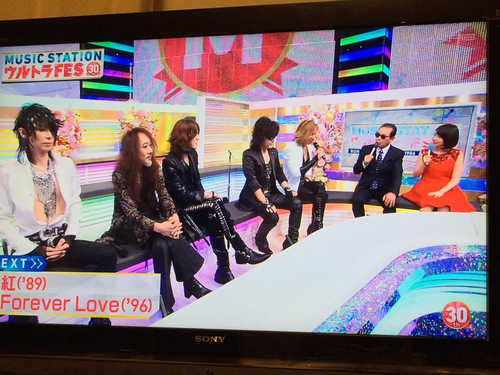 pinstx's tweet photo. XJAPANが座った時に変に席が空いてたのはHIDEさんとTAIJIの座ってる位置だったんだね。いいバンドだ… http://t.co/lgrtO3STZo