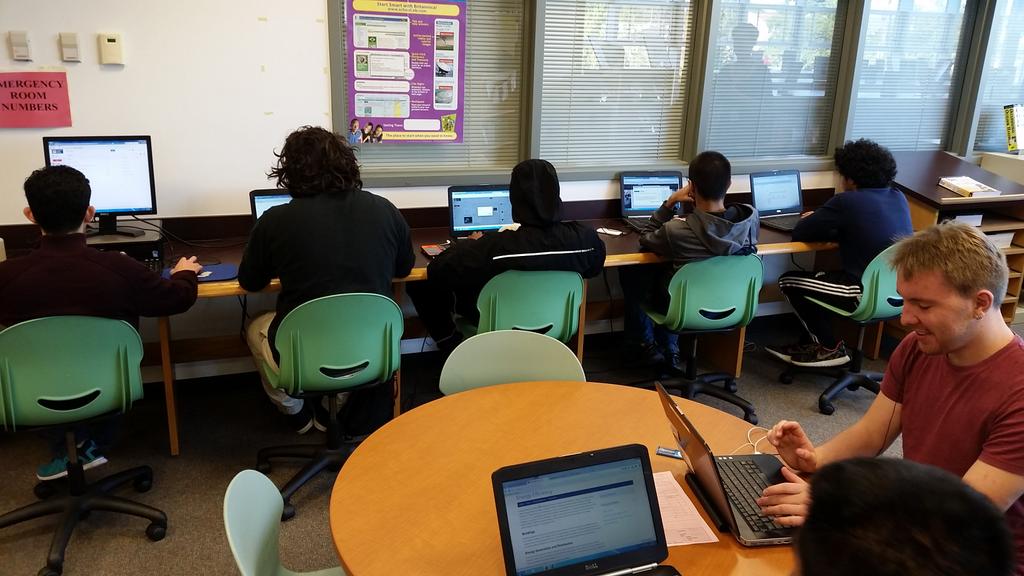 Learning to research in our library databases! @deahreads <a href="/APSLibrarians/">APS Library Services</a> #APSLangston