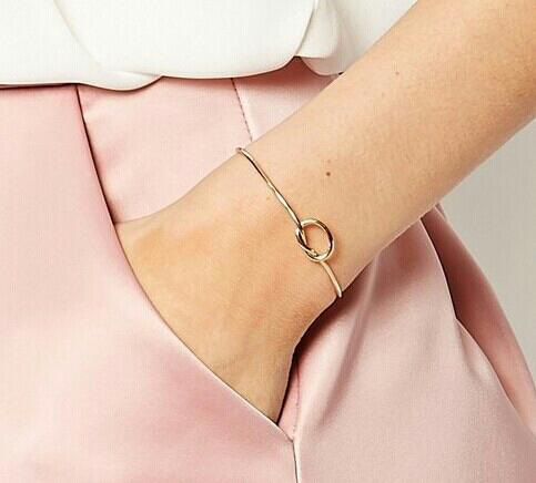 CapucineBlog's tweet photo. #bijouxtendance: #bijouxnoeud #printemps2016 https://t.co/Y94xlsmL5v https://t.co/7Cq6bGhnC4