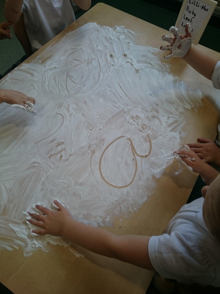 MissAJLuke's tweet photo. @BarrowIslandSch Mark making and exploring phonics in shaving foam in Reception. We smelt gorgeous! #messymarkmaking http://t.co/DzvMJjEiVS