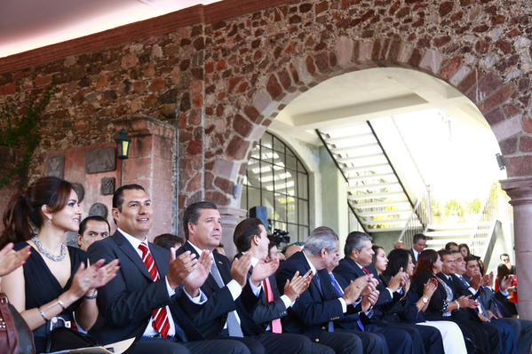 AlejandraRVidal's tweet photo. La mejor ciudad del mundo con una mejor seguridad #3erInforme @MauricioTrejoP https://t.co/spVO1WTDZf http://t.co/UsTb0bCW3j