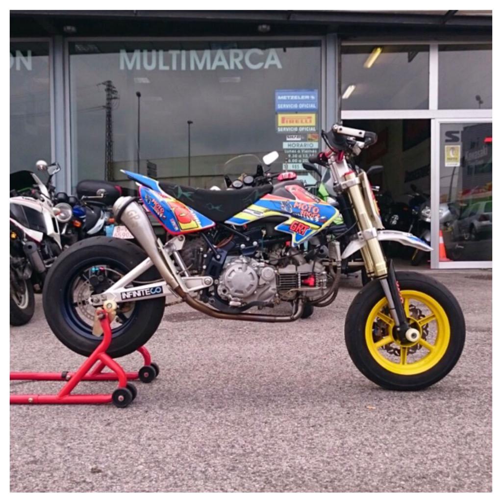 ¡Adrián nos envía esta foto de su moto puesta a punto tras una lesión y #NFNT también está presente! ¡Mucho ánimo!