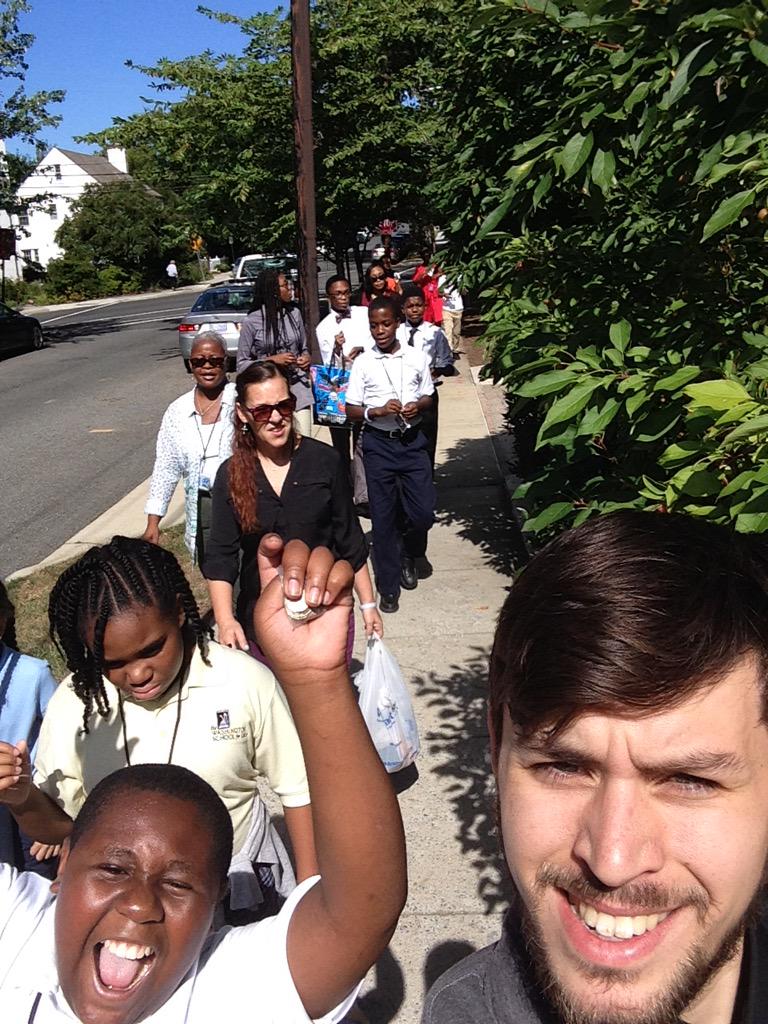 HolyFamYG's tweet photo. #WalkwithFrancis #PopeInDC http://t.co/bYGBVNi3a6