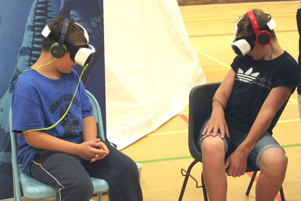 TheJurassica's tweet image. We had the real deal, and the virtual! #fossils #occulusrift