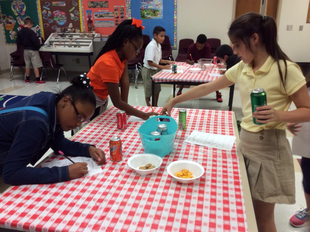 CISDWalker's tweet photo. @ksatterwhite set up a picnic for her students to explore density using the scientific method! #WalkerTLAP #PVA http://t.co/lzfms54sDd