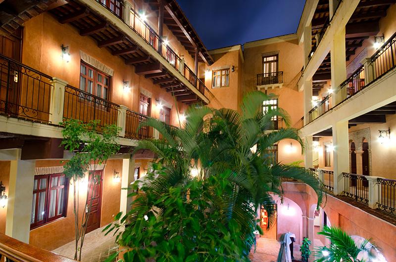 GoDomRep's tweet photo. .@PalacioHotel is filled with luxurious amenities to go along with its historic charm. http://t.co/yohR6hVMcr http://t.co/5VjSwqkGHM