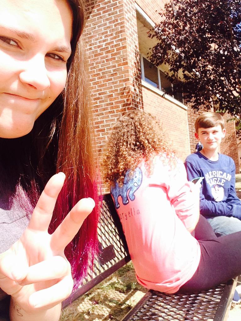 handy_abby's tweet photo. When u third wheel so hard😢. #foreveralone. Thanks @cdedoming http://t.co/TZiWzcLQxT