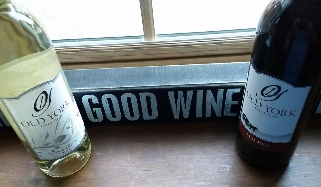 UncorkedRemarks's tweet image. #WW *clinks* to all the #wine lovers! Join the #virtualvines convo 9/24 w/ @OldYorkCellars! #WineWednesday #NJwine