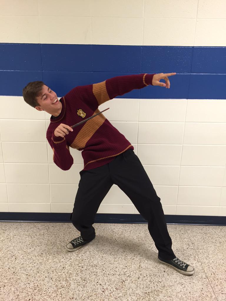 bctalonshadows's tweet photo. Cash Myers or Gryffindor? #BCHSspiritweek http://t.co/qlU34NWL3f