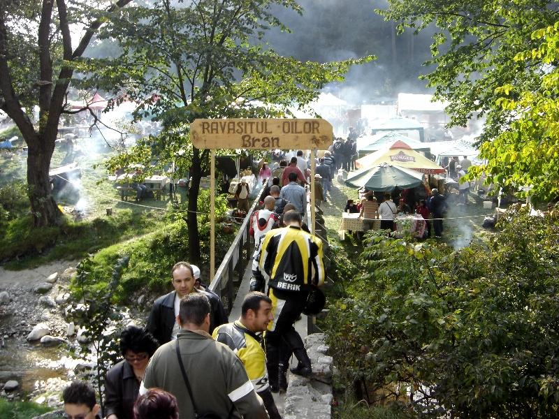 TransylvaniaTU's tweet photo. Upcoming event this weekend in #Bran : #RavasitulOilor
https://t.co/uVhkhOxAEA http://t.co/bYnyH9VXJu