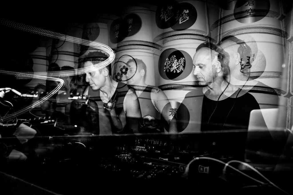 ENTERexperience's tweet photo. Listen back to @dubfire  B2B @vcalderone from last week's closing party: http://t.co/uF3bifN4AP http://t.co/nPGlomNDhg