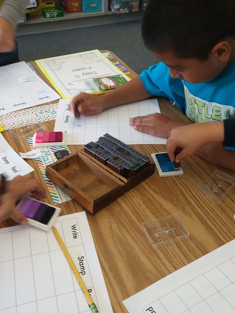4thGlebe's tweet photo. Kinesthetic word work: stamping! http://t.co/IcAnI9BwWf
