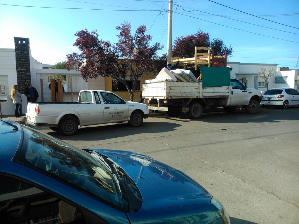 munitw's tweet photo. Personal municipal y provincial realizando mudanza del #HogarDeNiños al nuevo edificio @MuniTrelew #Trelew http://t.co/dXUagHeCBE