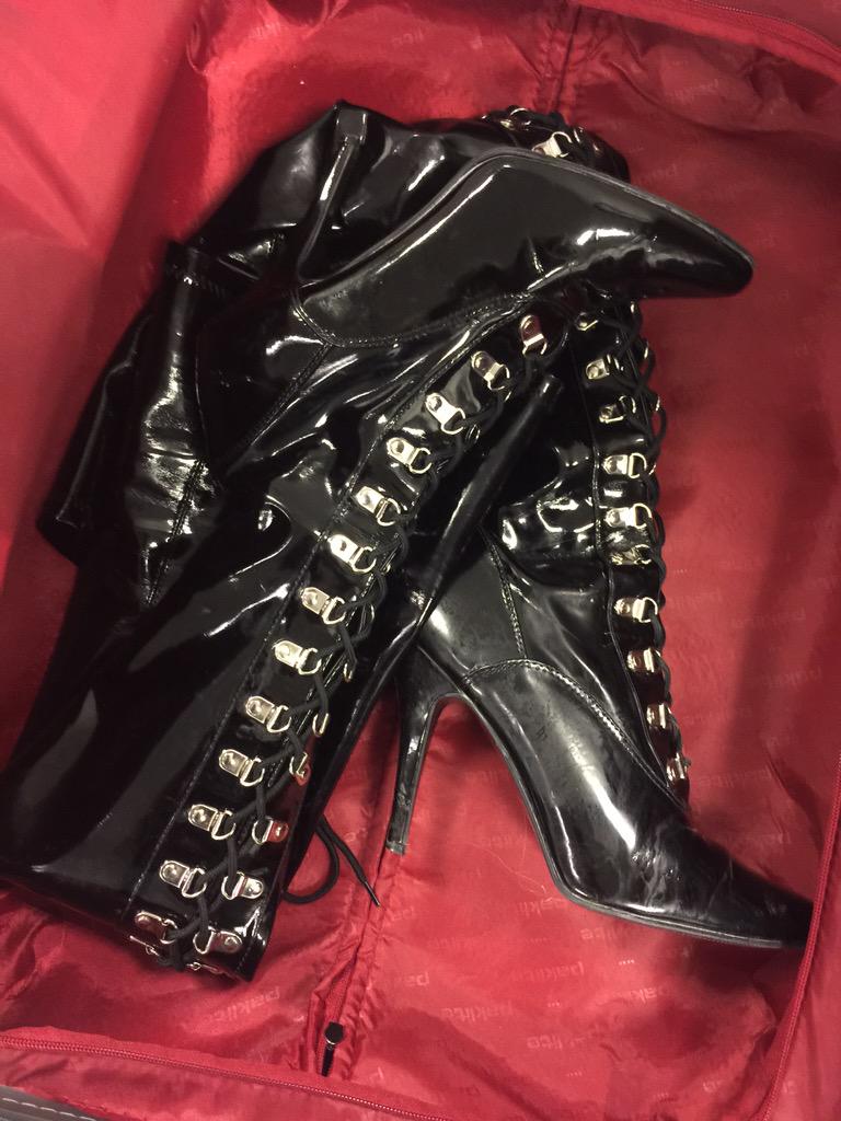 BootsNamedJess's tweet photo. I'm a very filthy pair of boots, @MarceloSlave tried to lick me clean but he failed. Mistress is very upset. http://t.co/ETKQGBVeeb