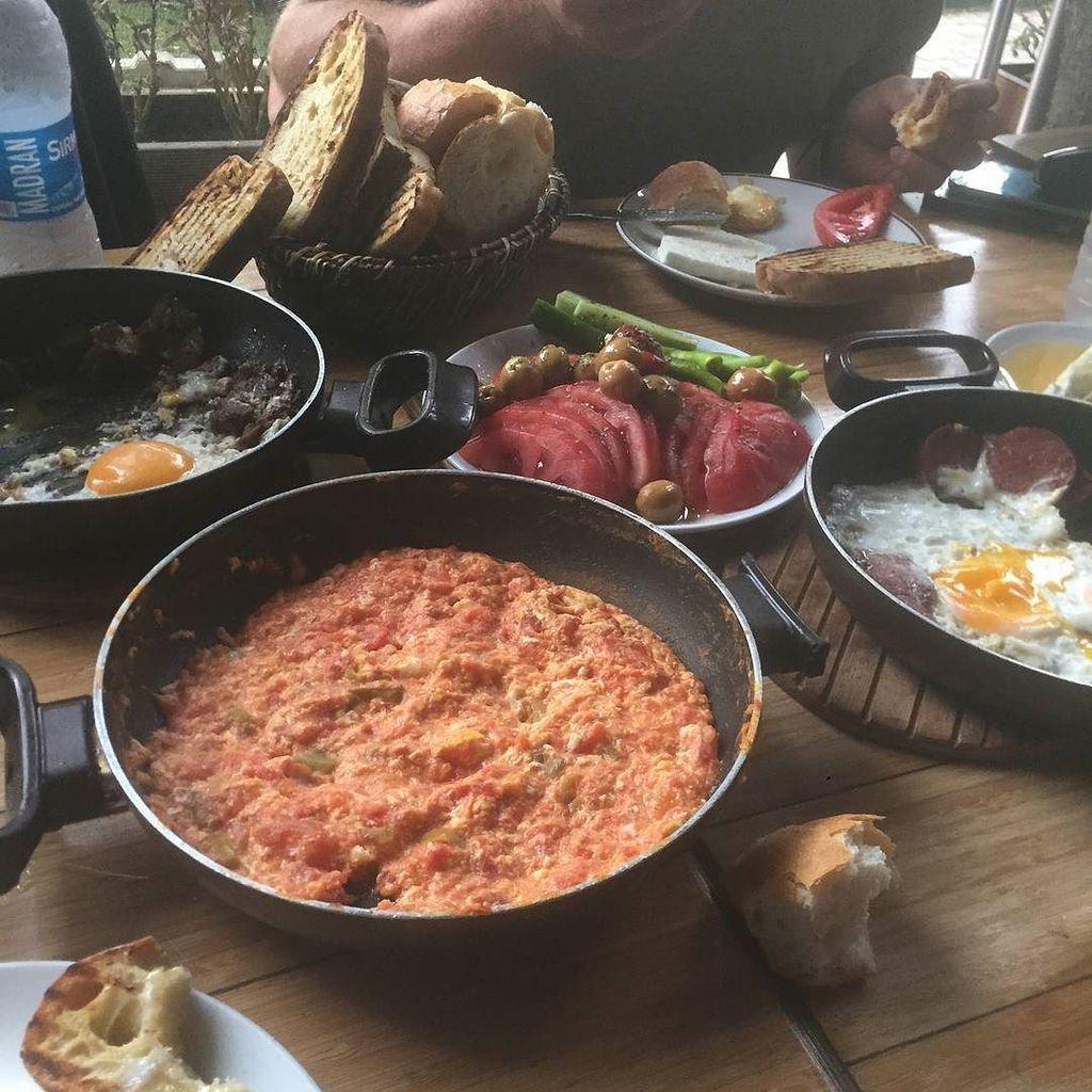 ChefMattAntoun's tweet photo. Amazing Turkish breakfast on the Asian side of Istanbul http://t.co/xUluB0AwAa