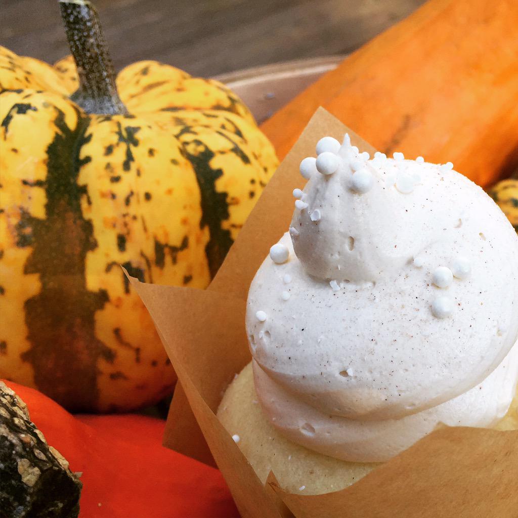 avenueeats's tweet photo. welcome fall! SPICED CHAI TEA LATTE CUPCAKES today and our fall-winter menu will be coming soon! enjoyyy! http://t.co/vYrQrXBypx