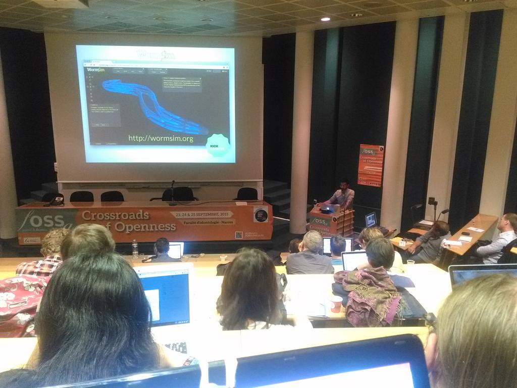 geekofyou's tweet photo. Que diriez vous de simuler les elements vivant grâce à l'#opensource ? @fOSSaConference #fossa2015 @Inria @OpenWorm http://t.co/wazHLLtv0U