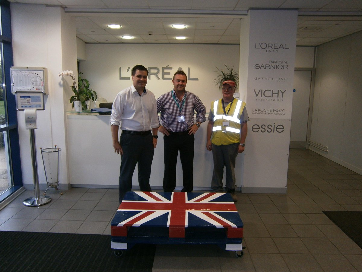 IntegrateCE's tweet photo. Bespoke 100% recycled coffee table made for and delivered to the fine folks at L'Oreal. #teamintegrate http://t.co/XVs3lfrR4q